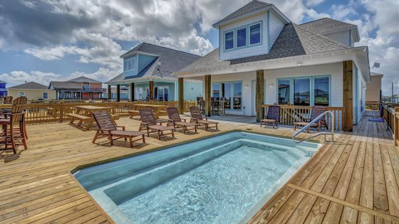 vacation rental with pool 
